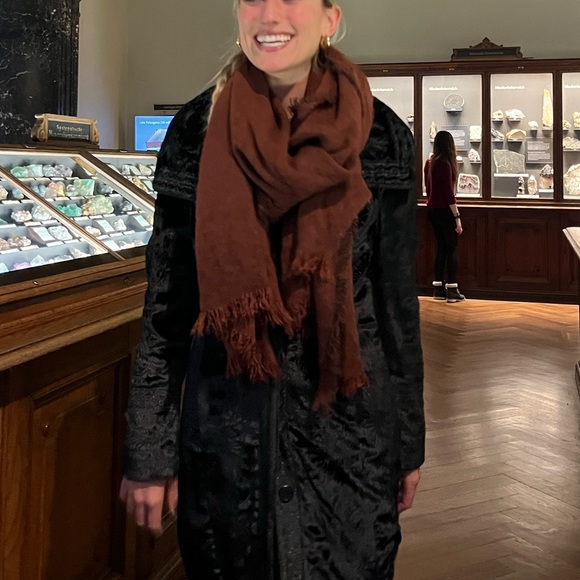 Black Silky Coat Jaeger Limited Edition - Picture 4 of 17